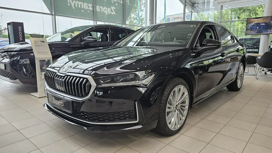 SKODA Superb -