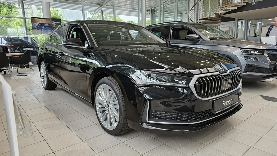 SKODA Superb -