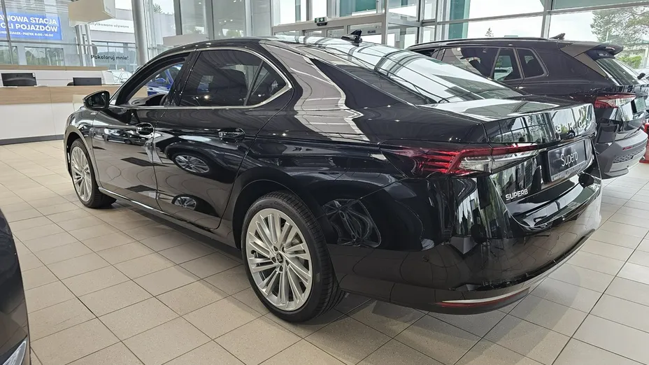 SKODA Superb -