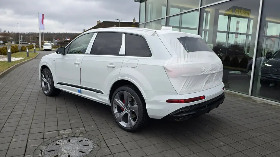 AUDI Q7 -