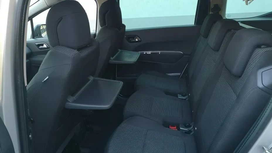 PEUGEOT 5008 -