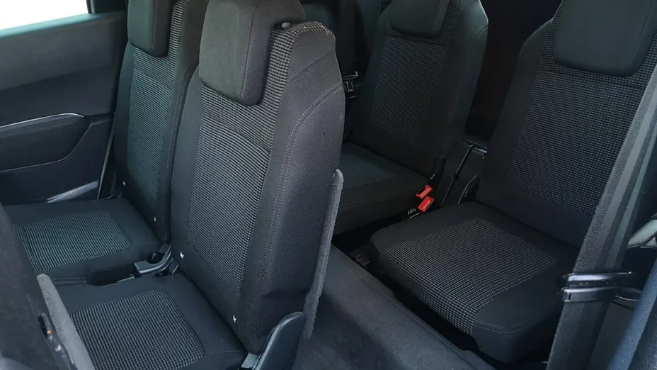 PEUGEOT 5008 -