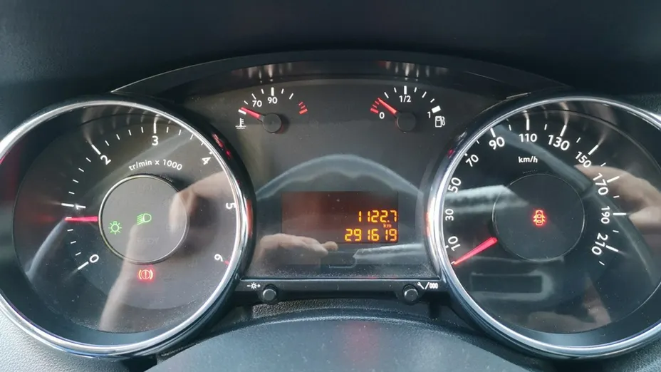 PEUGEOT 5008 -