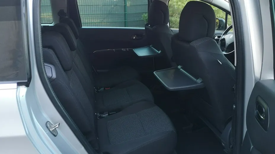 PEUGEOT 5008 -