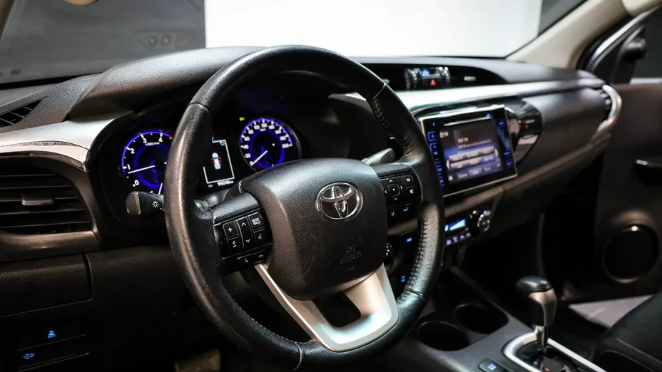 TOYOTA HiLux -