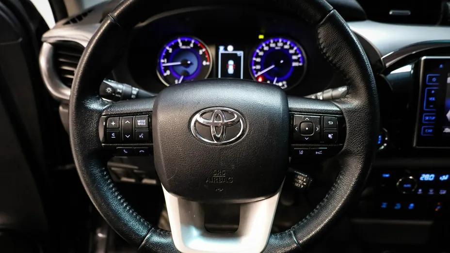 TOYOTA HiLux -