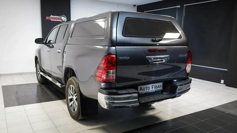 TOYOTA HiLux -
