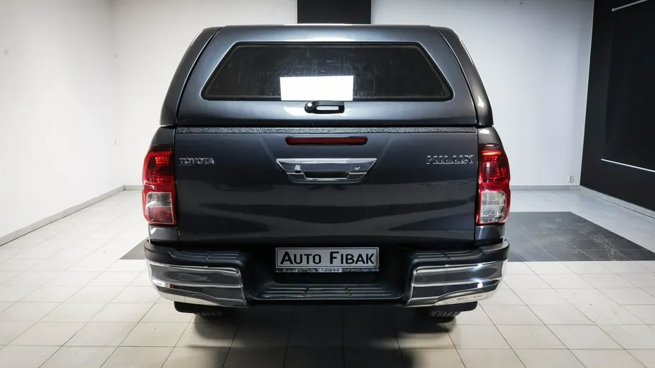 TOYOTA HiLux -