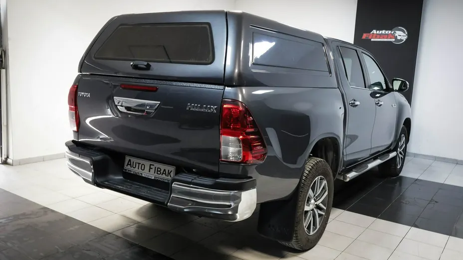 TOYOTA HiLux -
