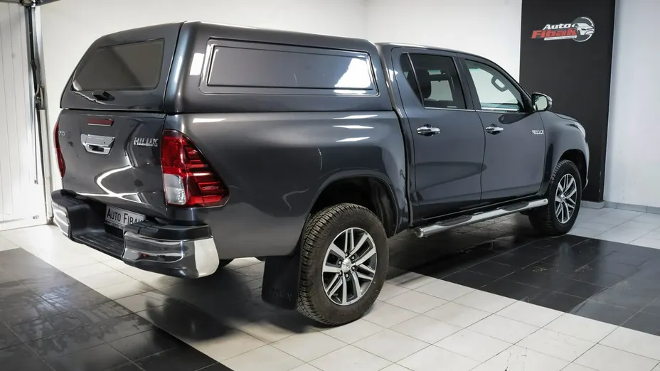 TOYOTA HiLux -