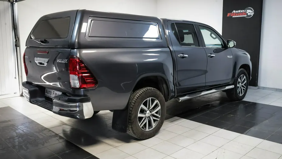 TOYOTA HiLux -