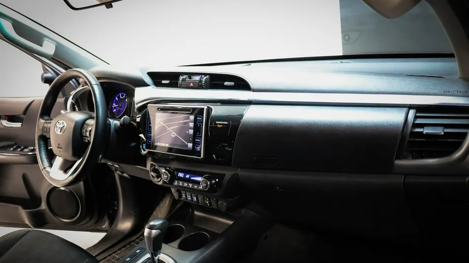 TOYOTA HiLux -