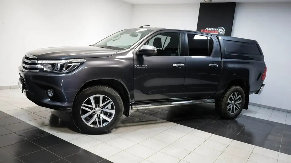 TOYOTA HiLux -
