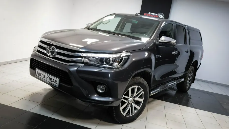 TOYOTA HiLux -