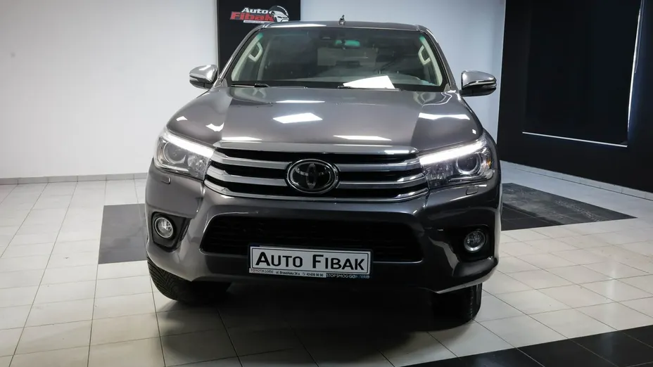 TOYOTA HiLux -