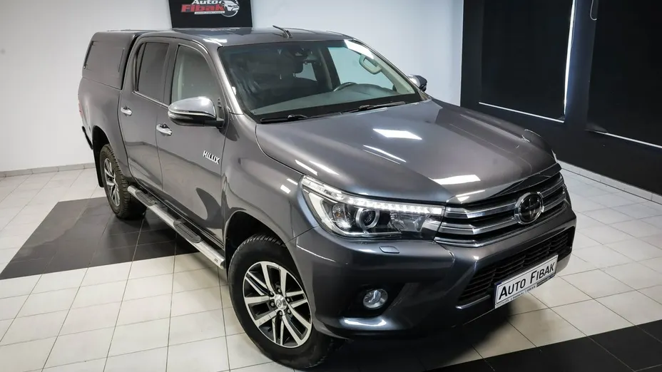 TOYOTA HiLux -