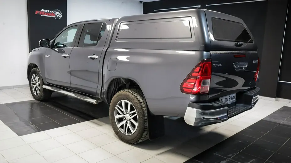 TOYOTA HiLux -