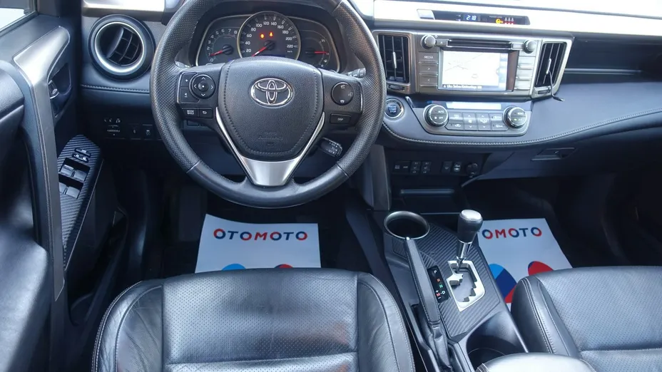 TOYOTA RAV4 -
