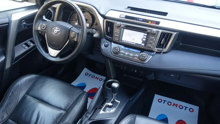 TOYOTA RAV4 -