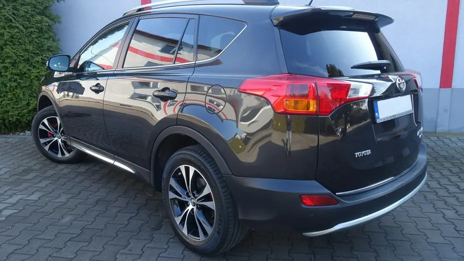 TOYOTA RAV4 -
