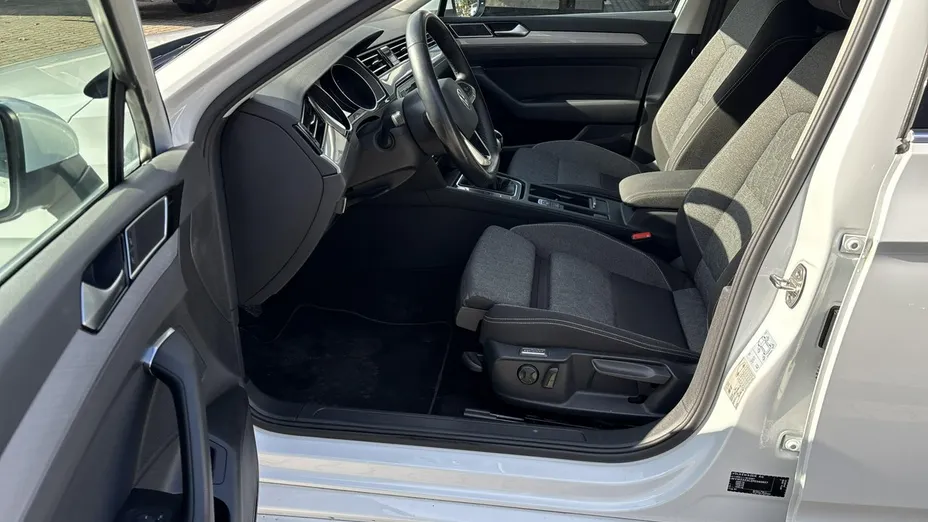 VOLKSWAGEN Passat -