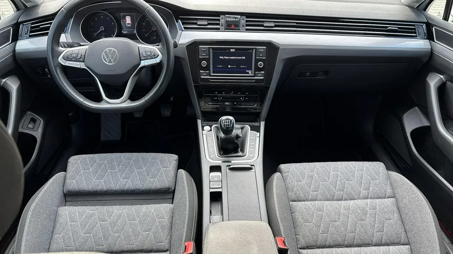 VOLKSWAGEN Passat -