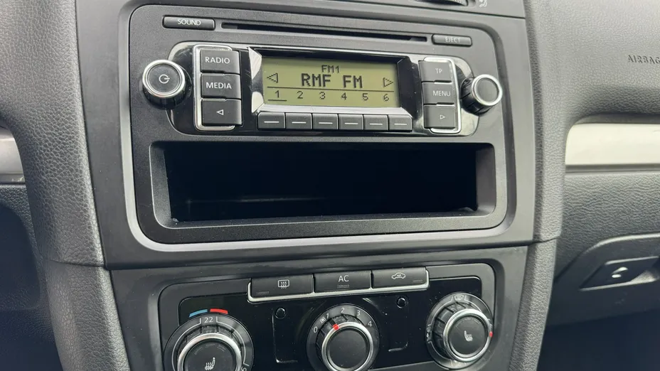 VOLKSWAGEN Golf -