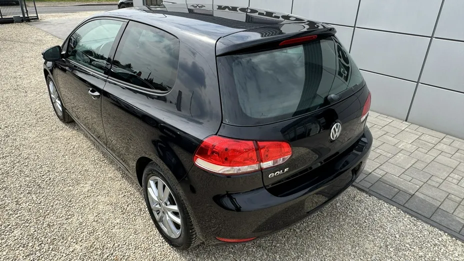 VOLKSWAGEN Golf -