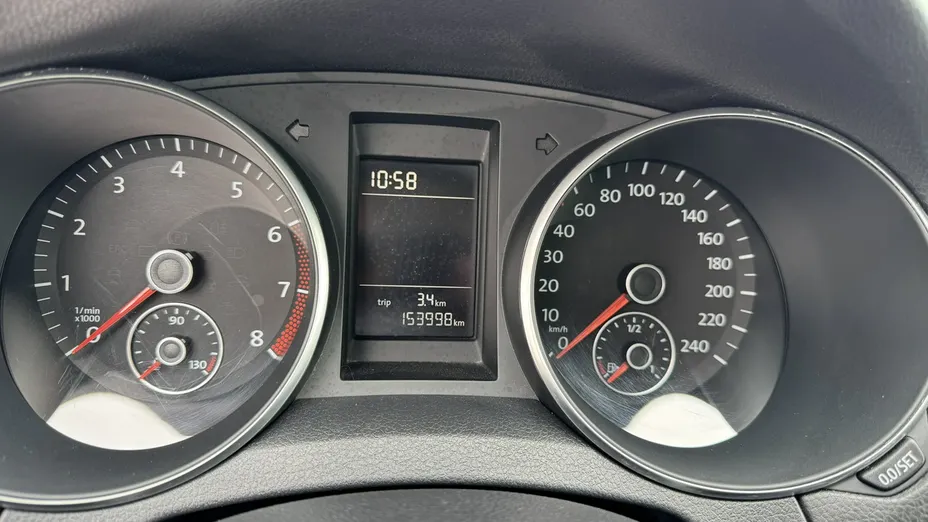 VOLKSWAGEN Golf -