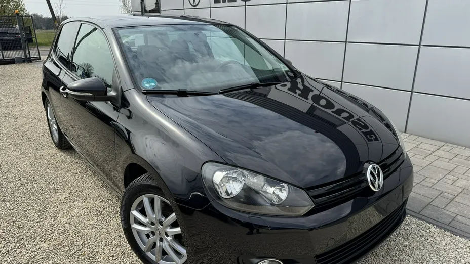 VOLKSWAGEN Golf -