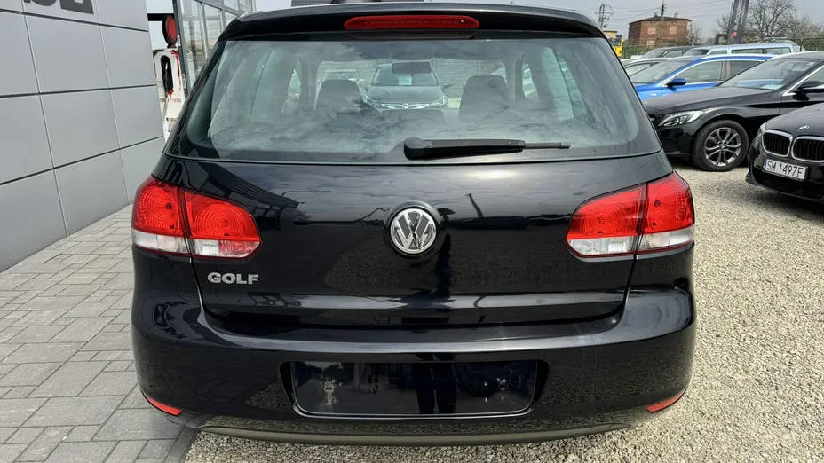VOLKSWAGEN Golf -
