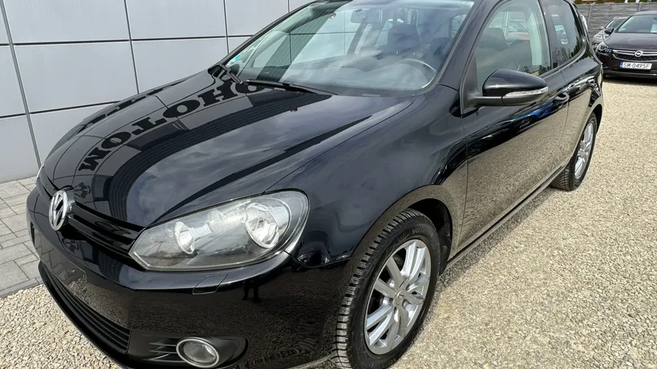VOLKSWAGEN Golf -