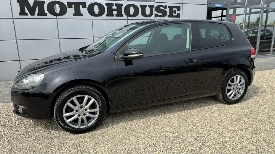 VOLKSWAGEN Golf -