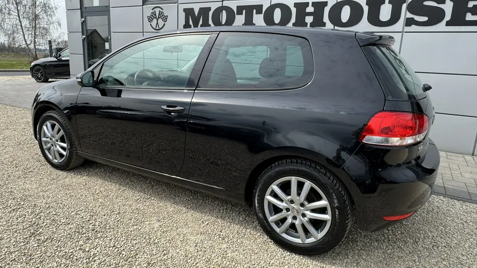 VOLKSWAGEN Golf -