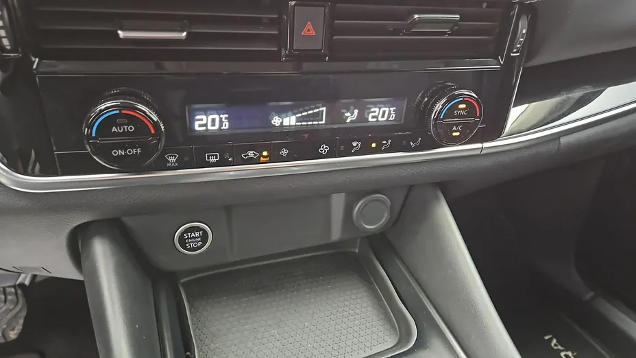 NISSAN Qashqai -