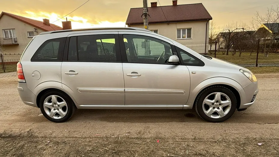 OPEL Zafira -