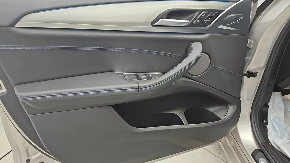 BMW iX3 -