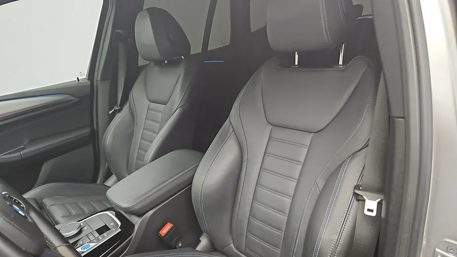 BMW iX3 -