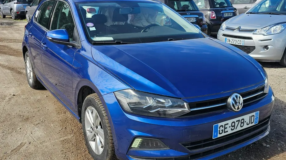 VOLKSWAGEN Polo -