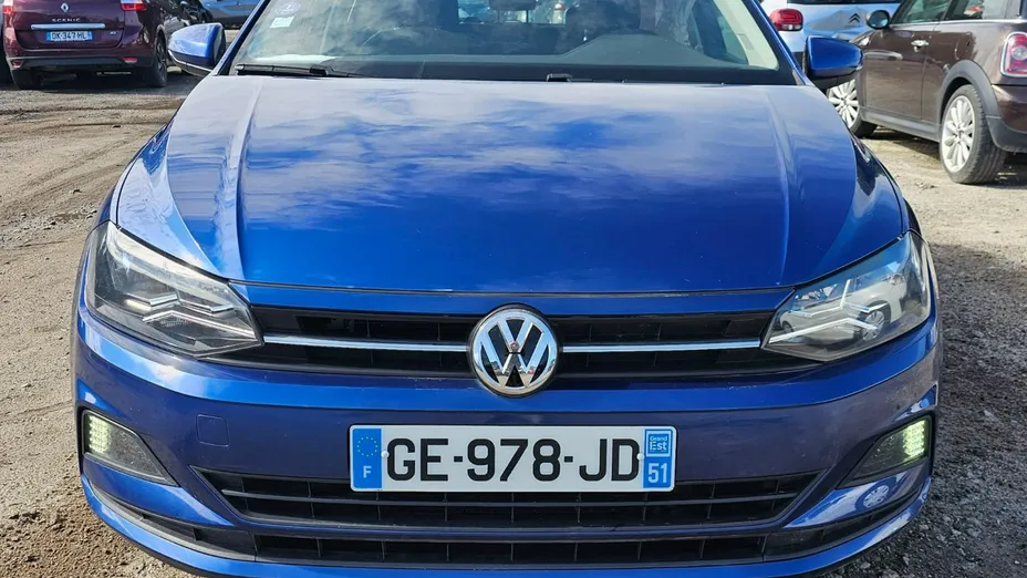 VOLKSWAGEN Polo -