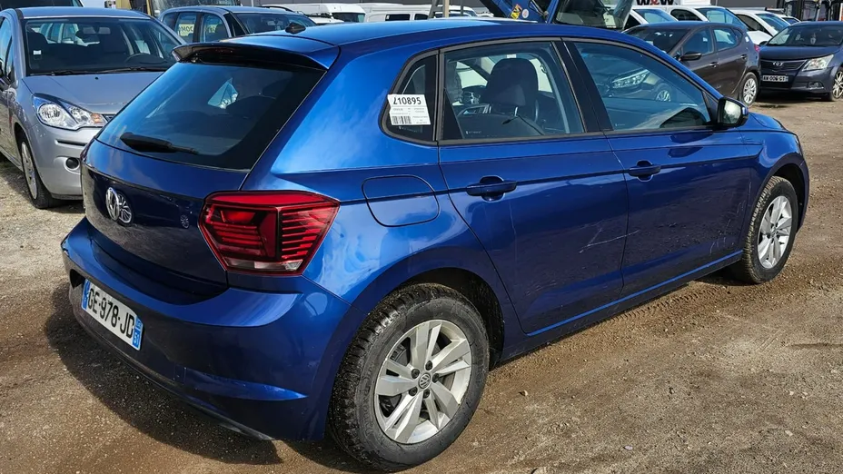 VOLKSWAGEN Polo -