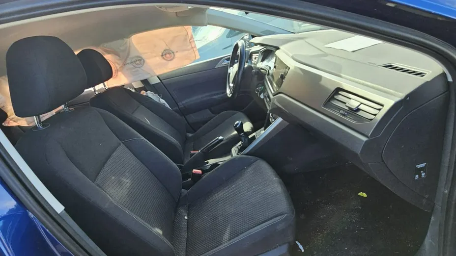 VOLKSWAGEN Polo -