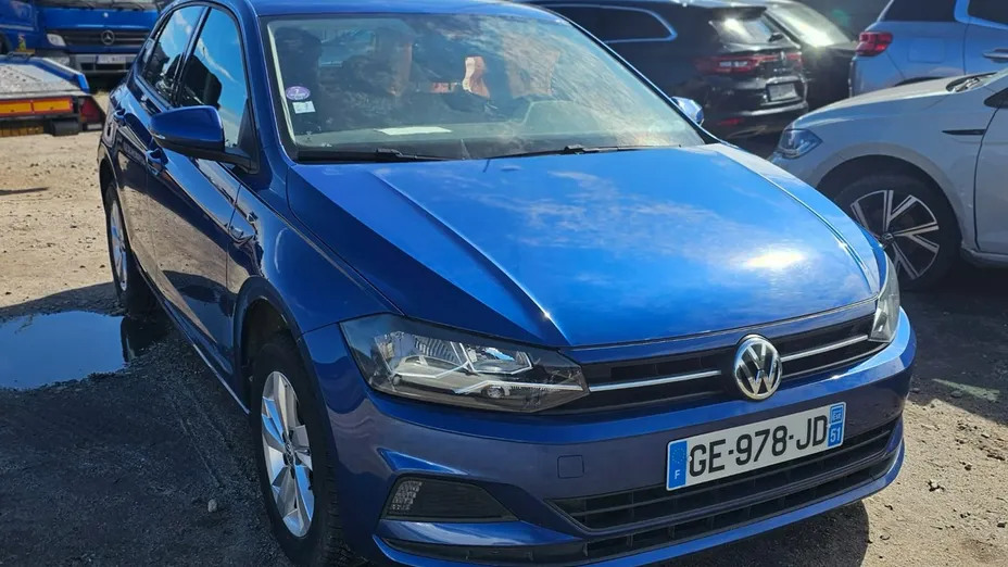 VOLKSWAGEN Polo -