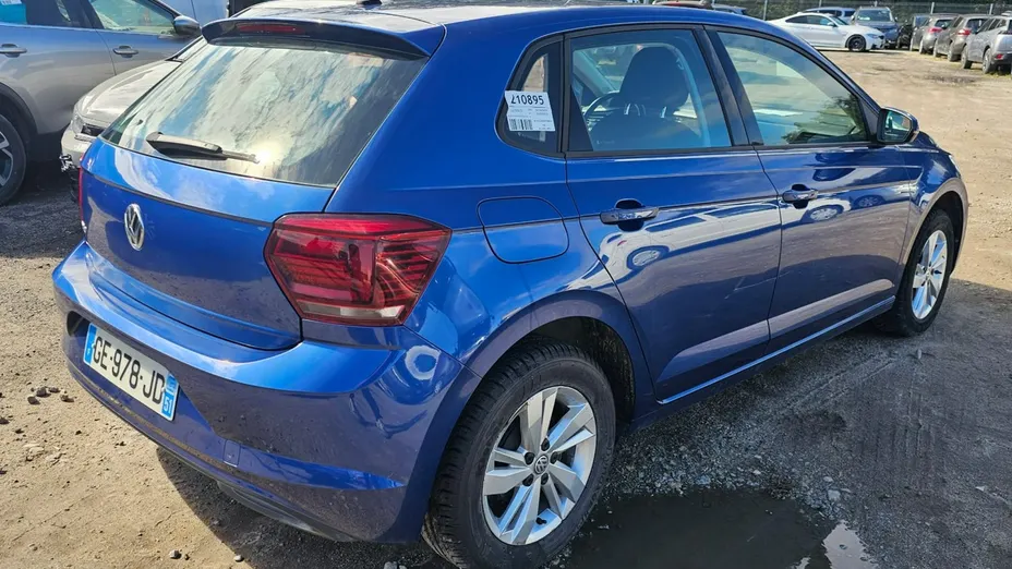 VOLKSWAGEN Polo -