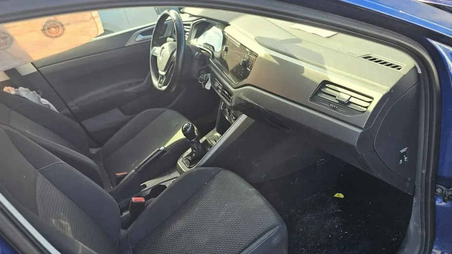 VOLKSWAGEN Polo -