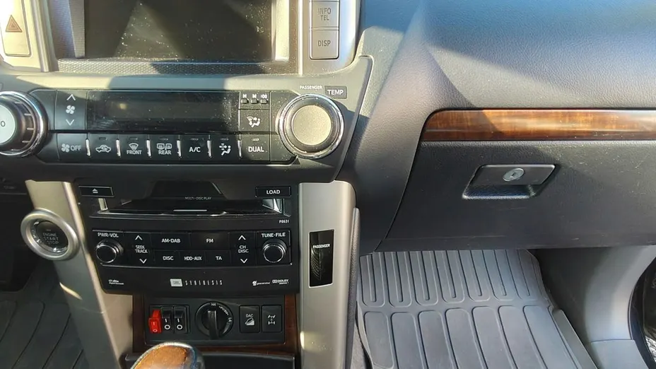 TOYOTA Land Cruiser -