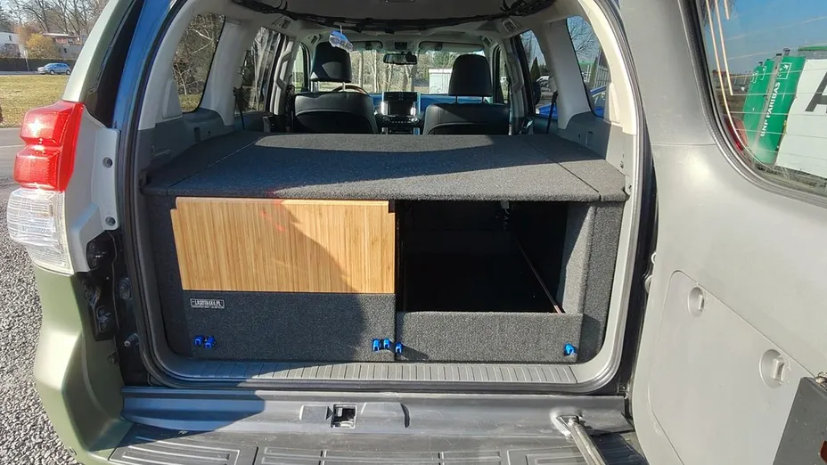 TOYOTA Land Cruiser -