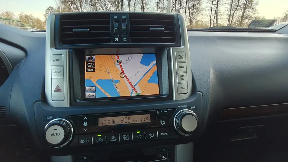 TOYOTA Land Cruiser -