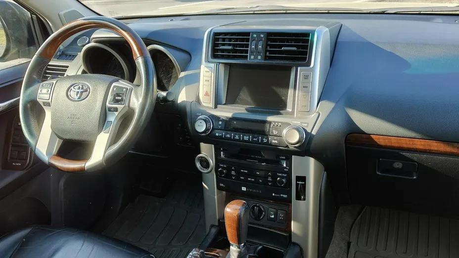 TOYOTA Land Cruiser -