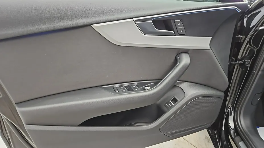 AUDI A4 -